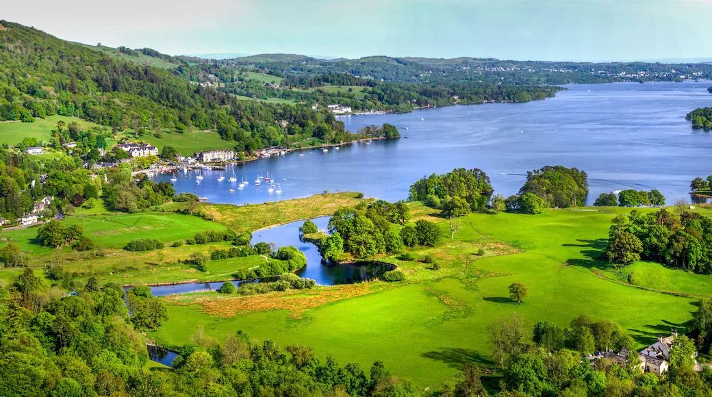 Windermere Lake District scenery — luxury coach sightseeing